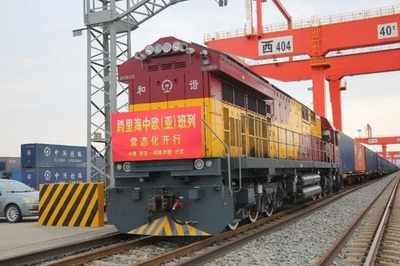 中国西安発のカスピ海横断中欧班列 「1日1本」定期運行