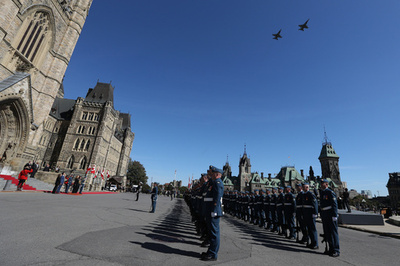 カナダ国会に刃物男、衛兵襲う けが人なし