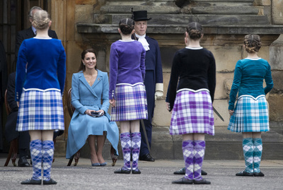 ウィリアム英王子夫妻、スコットランド訪問最終日に公務