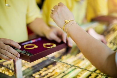 金価格高騰で中国宝飾企業に追い風 業績は企業間で明暗