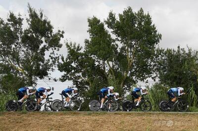 親パレスチナの抗議者がイスラエル・プレミアテックの選手妨害 ブエルタ・ア・エスパーニャ