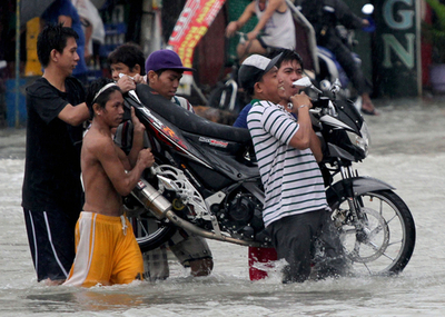 フィリピン首都圏で豪雨、25万人が避難