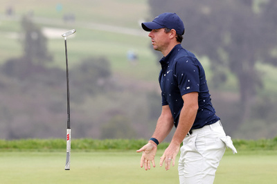 マキロイぼうぜん コース内で観客にクラブ盗まれる