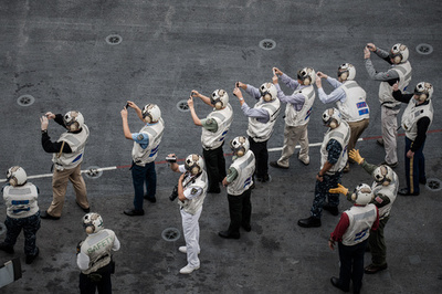 米海軍空母に中国将軍ら4人が乗艦