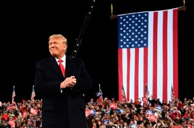 トランプ氏、米大統領選後初の集会参加 勝利主張繰り返す