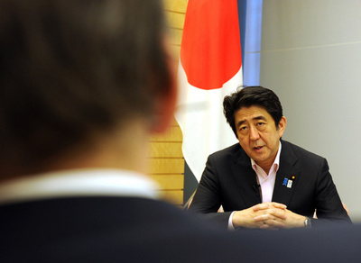 アベノミクスは「唯一の道」、首相がAFP独占インタビューで語る