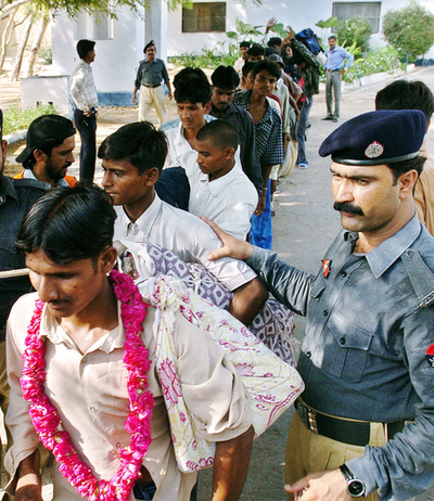 密漁容疑で逮捕の71人のインド人漁師、半年ぶりに釈放 - パキスタン