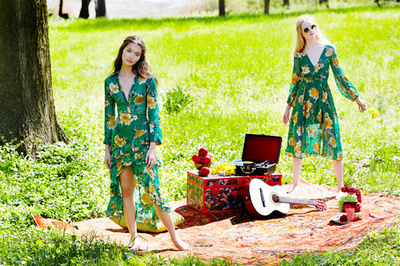 90年代後半のグルーピーガールから着想、「アリス アンド オリビア」プレ・フォール