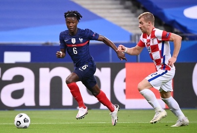 フランスの17歳新星が戦後最年少出場記録、チームはW杯決勝再戦制す