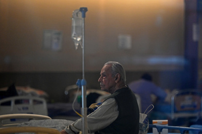 印コロナ死者、1日4329人で過去最多 サイクロン死者33人に