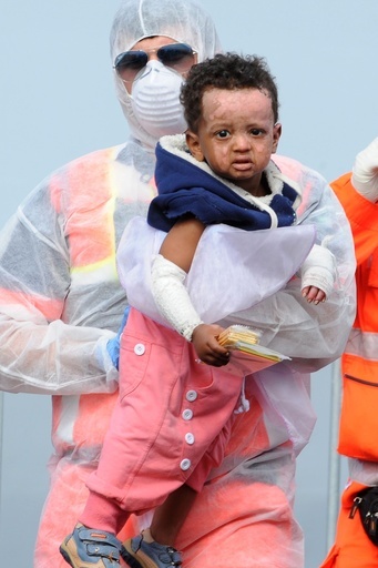 地中海で難民ゴムボートが沈没、40人死亡か