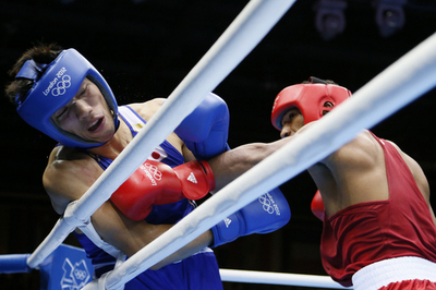 男子ミドル級を制した村田、日本勢48年ぶりの金メダル獲得