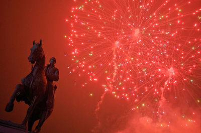 世界各地で2010年の幕開け彩る花火大会