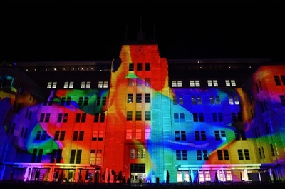 シドニーで光と音楽の祭典、名所華やかにライトアップ