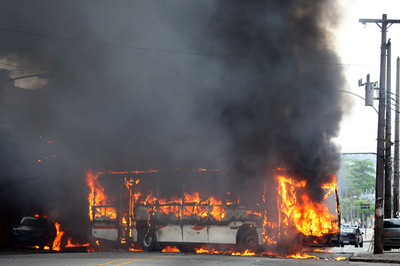 16年五輪開催予定のリオデジャネイロで麻薬組織の銃撃戦、死者12人