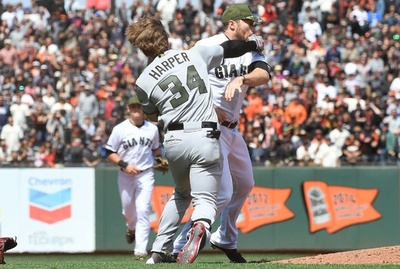 MLBで殴り合いの大乱闘 死球に激怒のハーパー、出場停止処分か