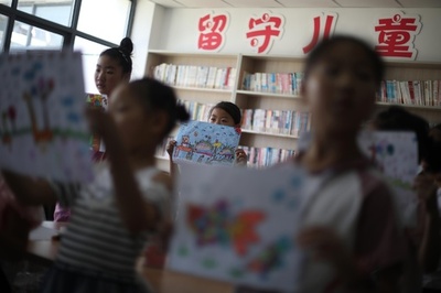 農村部の留守児童、2割減の697万人に 16年比