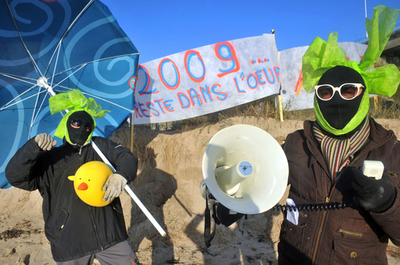 「今年のままでいたい」、仏西海岸で新年到来に抗議へ