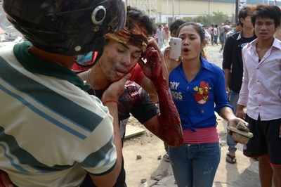 縫製工場のデモ隊に治安部隊が発砲、3人死亡 カンボジア