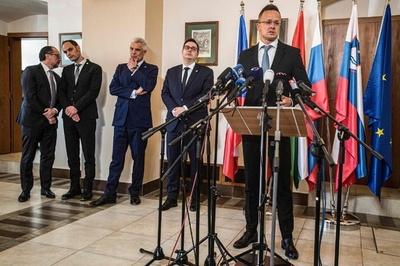 エネルギーの脱ロシア依存、対応割れる 中欧諸国