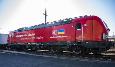 ウクライナへ支援物資輸送 独ベルリン発「鉄道の橋」