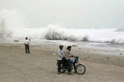 最大規模のサイクロン「ゴヌ」により、オマーンで12人が死亡