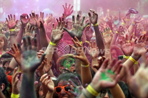 出場者なんと1万5000人 チリの首都で カラー ラン 写真枚 ファッション ニュースならmode Press Powered By Afpbb News