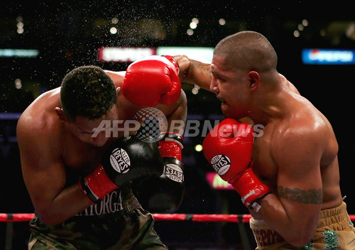 リカルド・マヨルガ 判定でフェルナンド・バルガスを降す 写真24枚 ファッション ニュースならMODE PRESS powered by