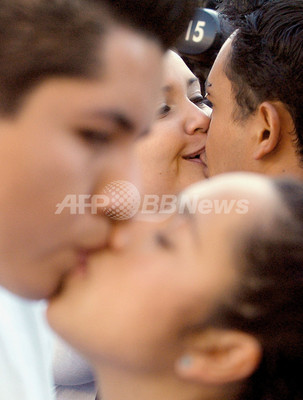 長いだけじゃなく情熱的に キスコンテスト に100組のカップルが大集合 メキシコ 写真3枚 ファッション ニュースならmode Press Powered By Afpbb News