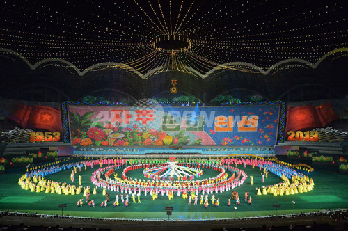 北朝鮮のアリラン祭が開幕 戦勝60周年 テーマに 写真5枚 ファッション ニュースならmode Press Powered By Afpbb News