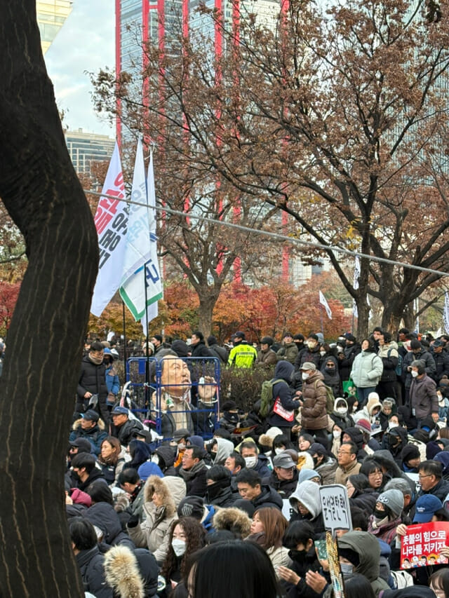 国会議事堂にある汝矣島へ集まる市民＝読者提供(c)KOREA WAVE