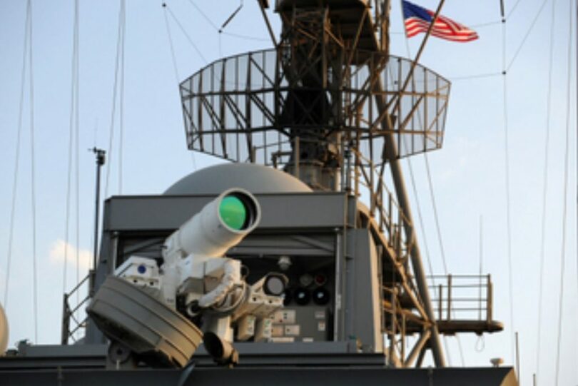 2014年、米海軍上陸輸送艦「ポンス」に設置されたレーザー兵器システム（米海軍提供）(c)news1