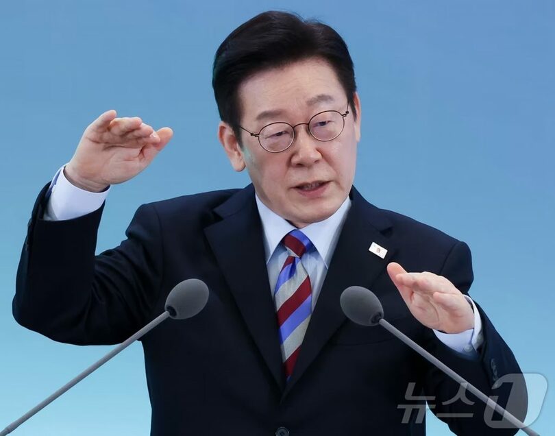 6日、慶尚南道昌原市の昌原コンベンションセンターで開かれた「慶南の心を聞く」タウンホールミーティングで発言するイ・ジェミョン（李在明）大統領(c)news1