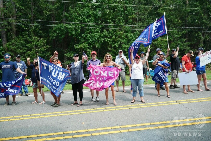 黒ずくめの男たちが暗躍？ 「陰謀論全開モード」に突入したトランプ大統領