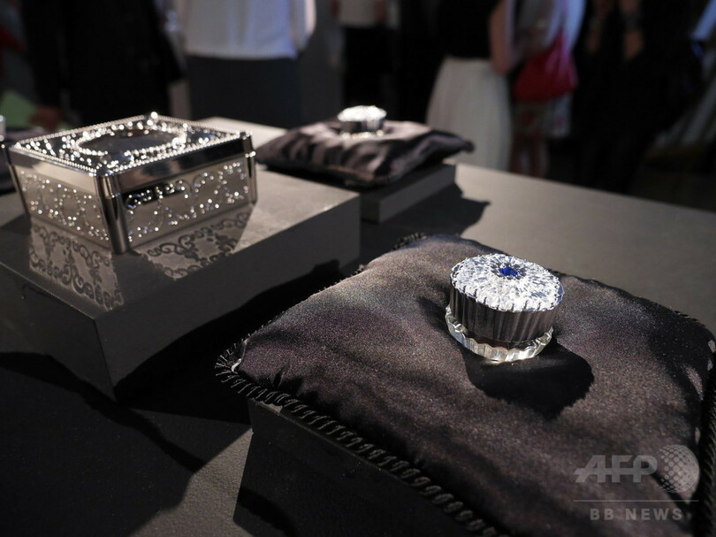 ジルスチュアート ビューティ、10周年記念パーティ開催