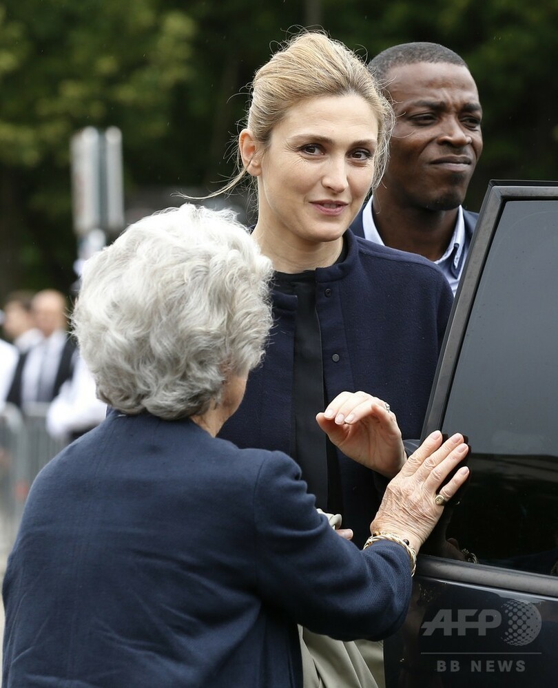 仏ファーストレディー誕生間近か、J・ガイエさんが公式行事に 写真4枚 国際ニュース:AFPBB News