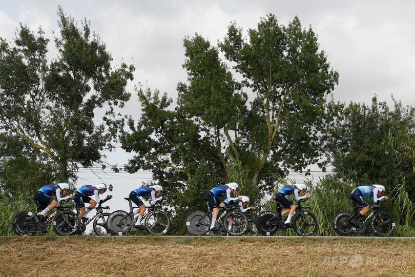 親パレスチナの抗議者がイスラエル・プレミアテックの選手妨害 ブエルタ・ア・エスパーニャ