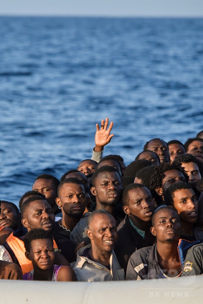 地中海でまた悲劇 「銃突き付けられ海へ」 移民230人超死亡か