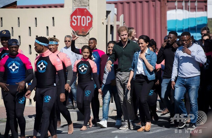 南ア訪問のヘンリー王子夫妻、NGOメンバーと交流 モスクにも