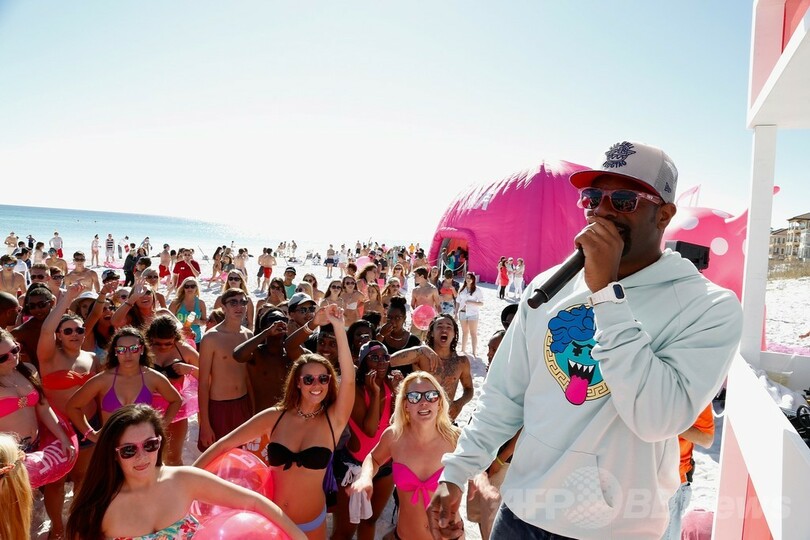 春休み到来！「ヴィクトリアズ・ シークレット ピンク」がビーチパーティー開催