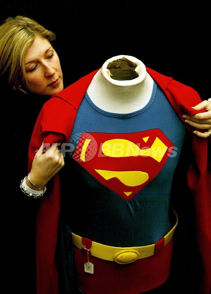 初代スーパーマンの衣装、200万円で落札