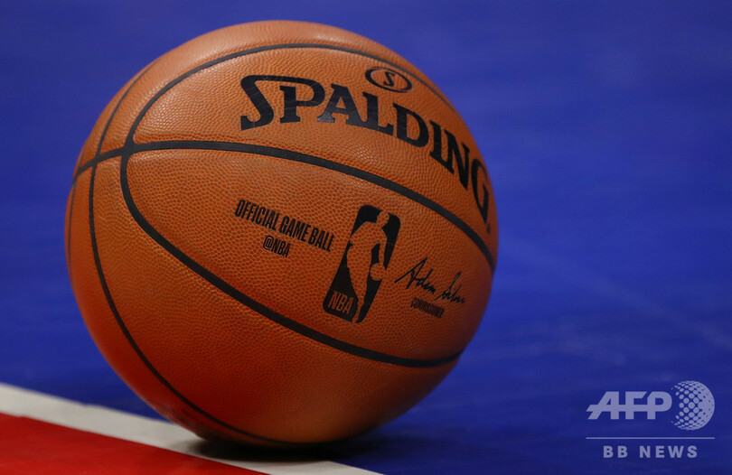 新型コロナでシーズン中断のNBA、選手の給与削減を検討 米報道
