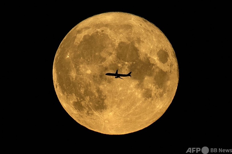 ブルームーン 各地で観測 ひと月の間に現れる2回目の満月 写真9枚 国際ニュース Afpbb News