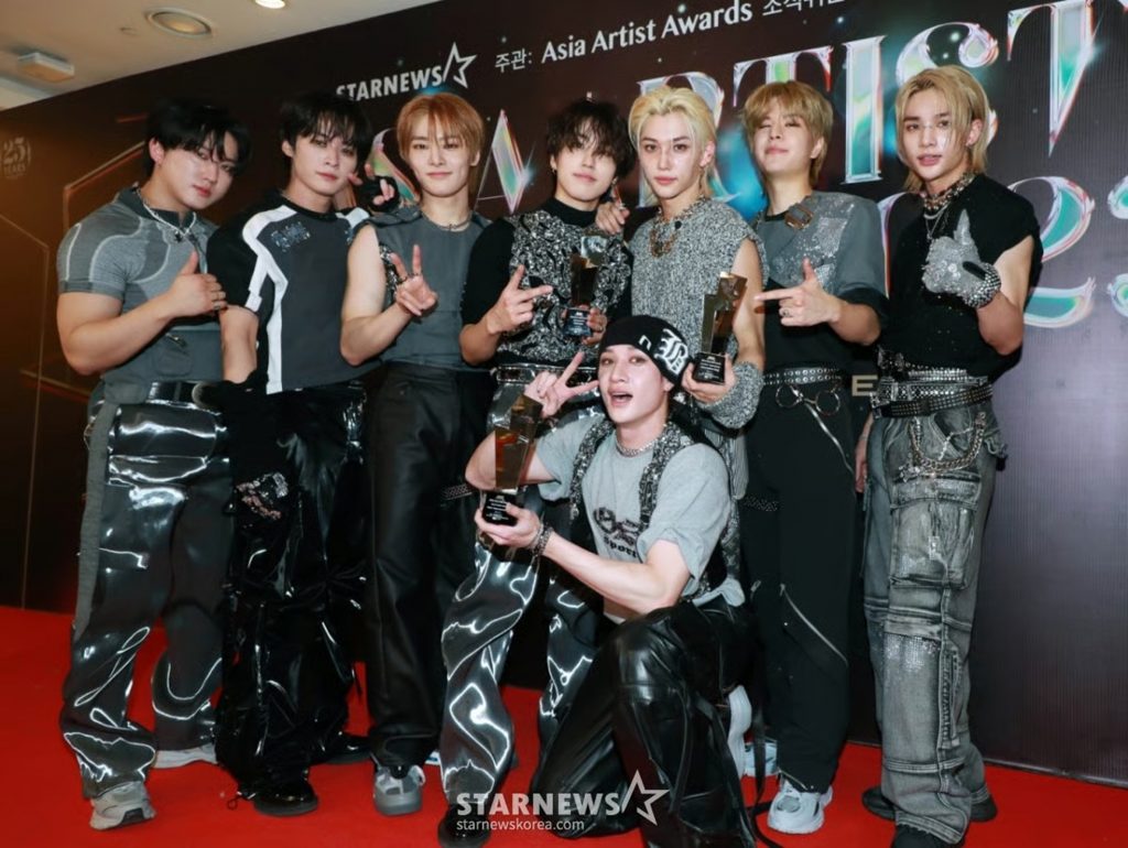 Stray Kids、「AAA 2025」人気賞で男性グループ部門1位に 写真枚 国際