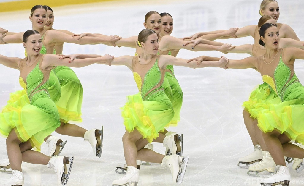 息ぴったり、氷上のシンクロ フィギュア・フィンランディア杯 写真5枚 国際ニュース:AFPBB News