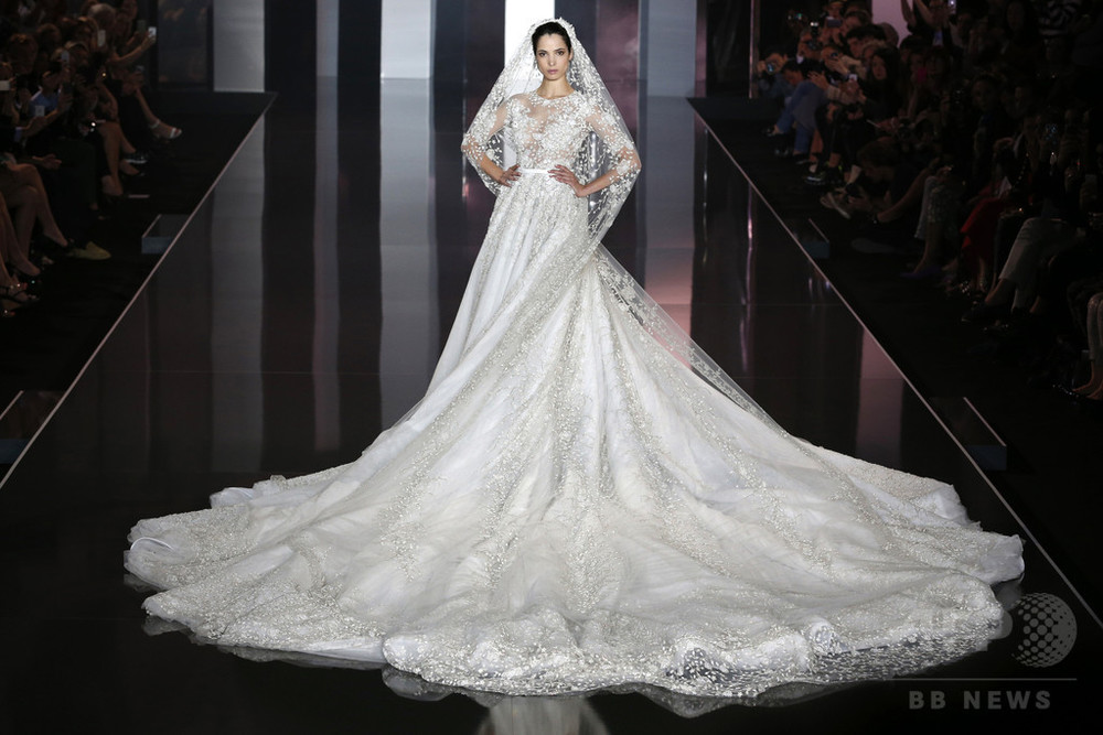 オートクチュール　エレガントでレリーフのような立体レースドレス 3枚仕立てフレア オートクチュール エレガントでレリーフのような立体レースドレス 3枚