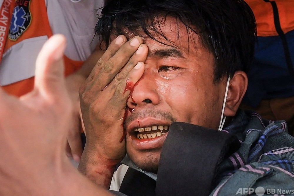 デモ隊に実弾、2人死亡 ミャンマー第2の都市