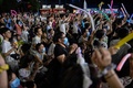 中国・湖北省武漢で、音楽イベントを楽しむ人々（2020年8月4日撮影）。(c)Hector RETAMAL / AFP