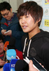 韓国の仁川国際空港（Incheon International Airport）から英国へ向けて出発する池笑然（Ji So-Yun、チ・ソヨン、2014年1月28日撮影）。(c)STARNEWS