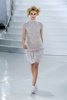 フランス・パリ市内で発表された「シャネル（CHANEL）」14年春夏オートクチュールコレクション（2014年1月21日撮影）。(c)AFP/PATRICK KOVARIK